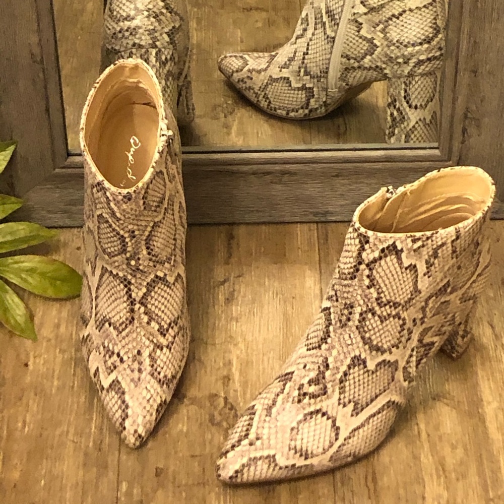 🐍 Trendy Snake Print Zip Up Ankle Boots 🐍